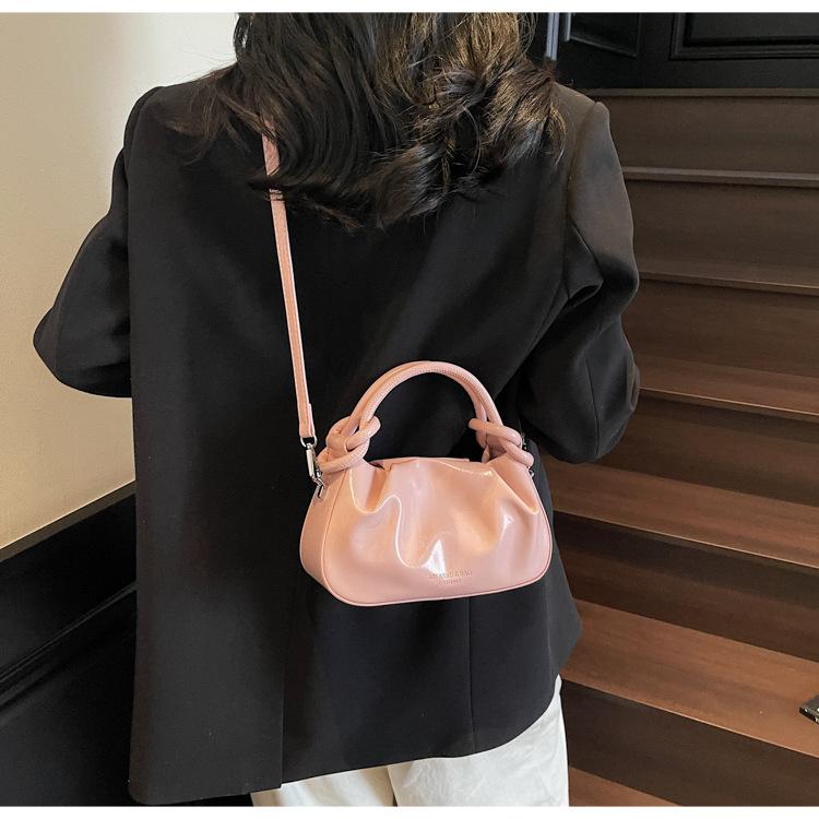 Niche Design Bag Women's New Summer Messenger Bag Portable Pleated Cloud Bag