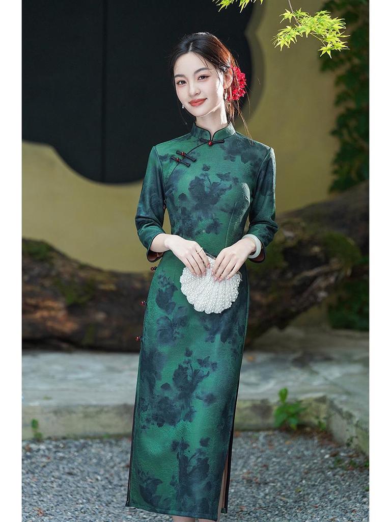 Modern Green Autumn Qipao 2025: Long Sleeve, High-End, Chinese Style