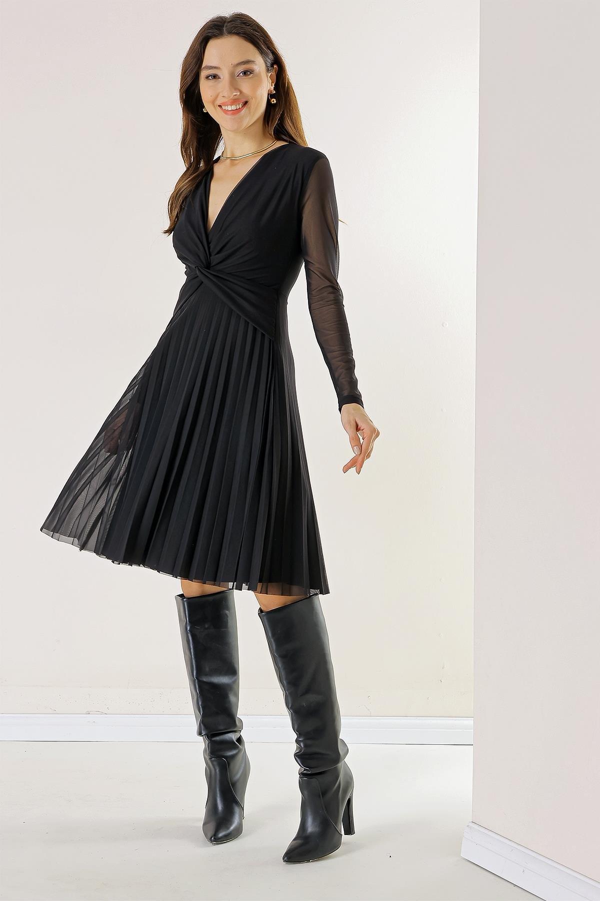 

Двубортное платье из тюля со складками и вырезом спереди на подкладке