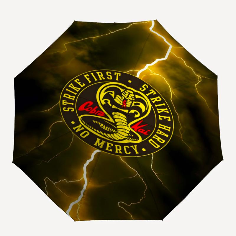 1 Stück Fußballmannschaft (25) Regenschirm, Sonnenschutz und UV-Schutz. Es hat acht stabile Rippen für den Außenbereich und ist ein perfektes Geschenk