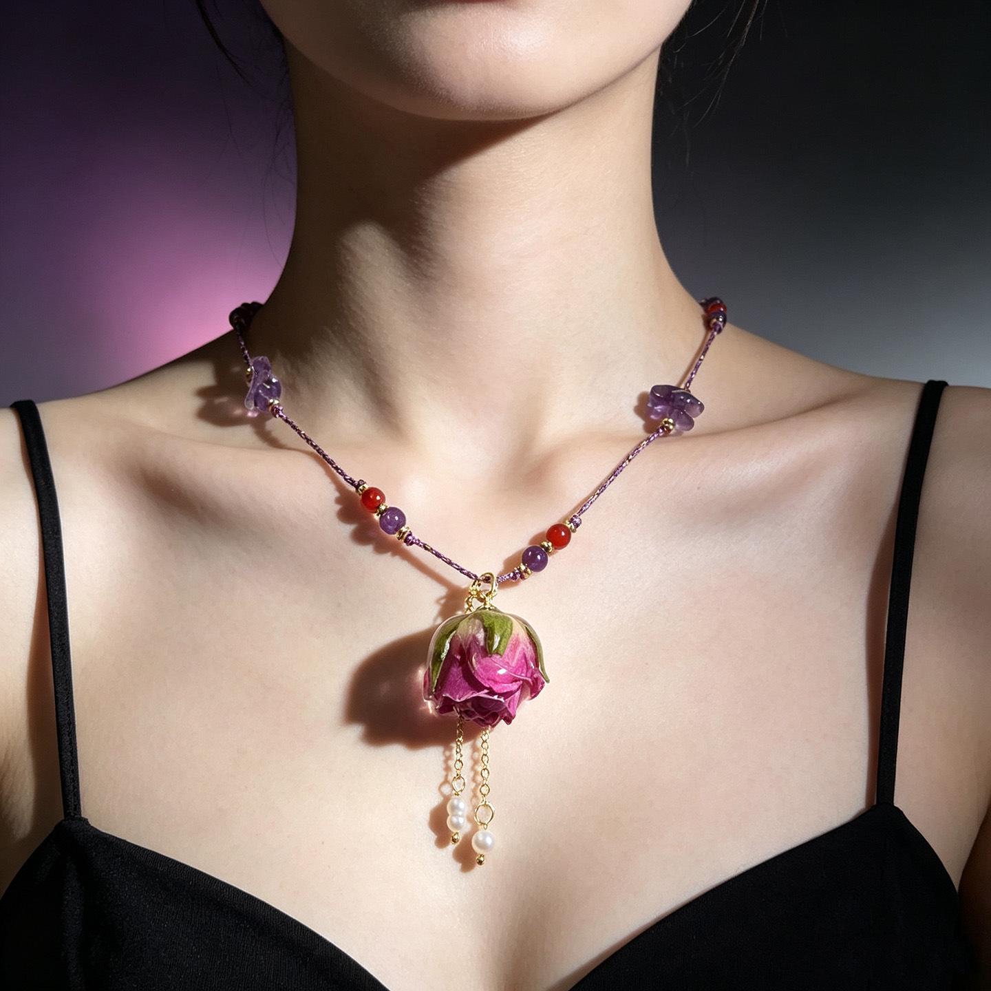 Amethyst Perlen Anhänger Halskette mit konservierter lila Rose white