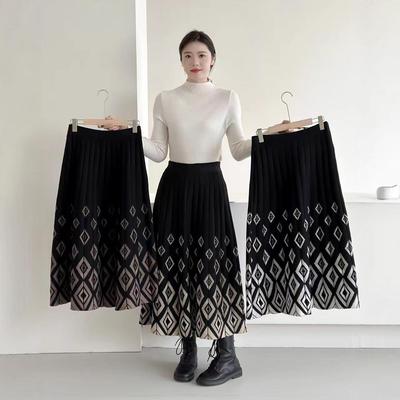 Women's Jacquard Pleated High Waist Skirt - Chinese Style, Slimming and Versatile for Autumn/Winter.