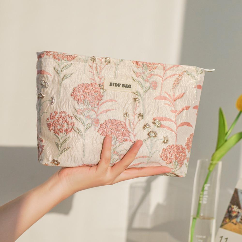 Fashion Large Capacity Makeup Bag Cream Color Zipper Cosmetic Bag Floral Embroidered Toiletries Skincare Storage Bag Women