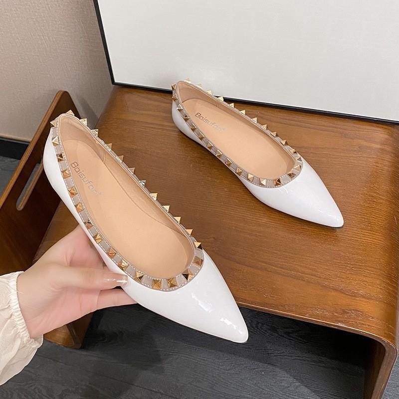 Cowhide version~ 2025 new V home single shoes women's shallow mouth rivet pointed flat shoes Internet celebrity rivet flat shoes
