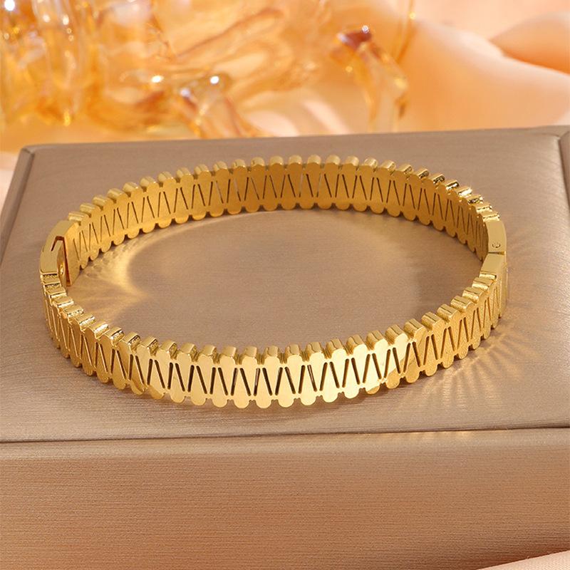Titanium Steel Women's Trendy Gear Design Open Bracelet Versatile Elegant Jewelry Bracelet