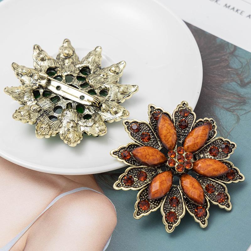 Bouquet Brooch Jewelry for Women Wedding Vintage Resin Flower Bride Pins Rhinestone Crystal Banquet