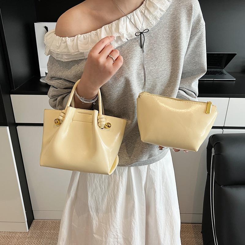Summer New Fashion Light Luxury Simple Versatile Bag Lesbian Commuter Handbag Hand Bag Cloud Bag Woman