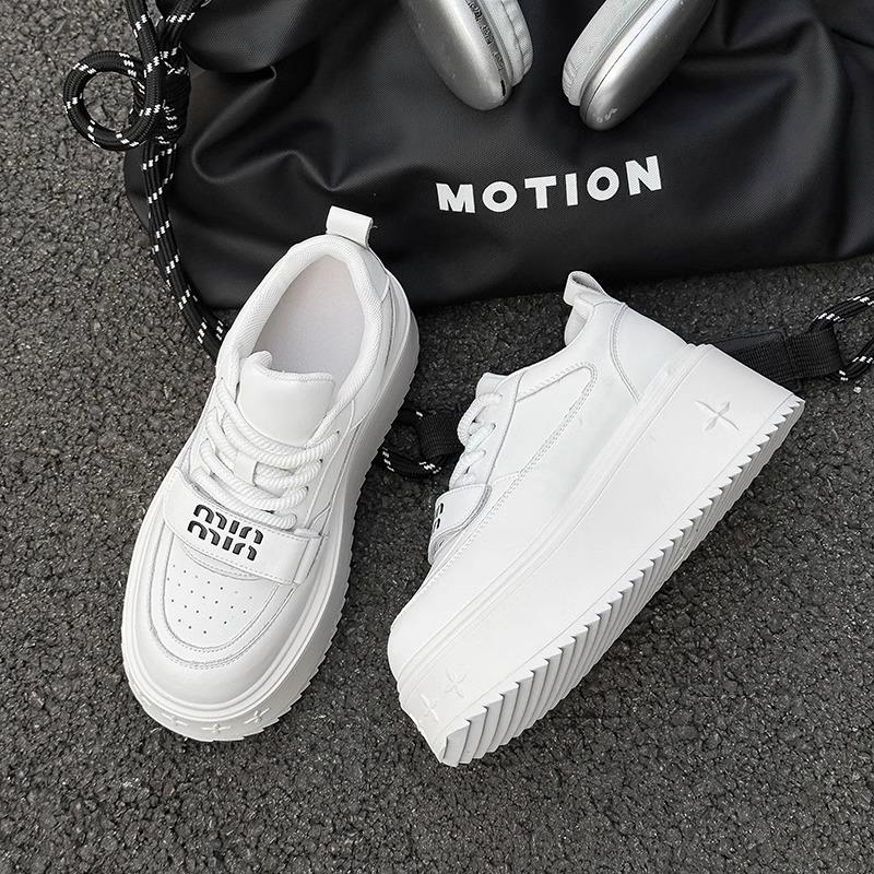 Platform white shoes women's 2025 autumn and winter new versatile small height-increasing muffin shoes lightweight casual sports board shoes