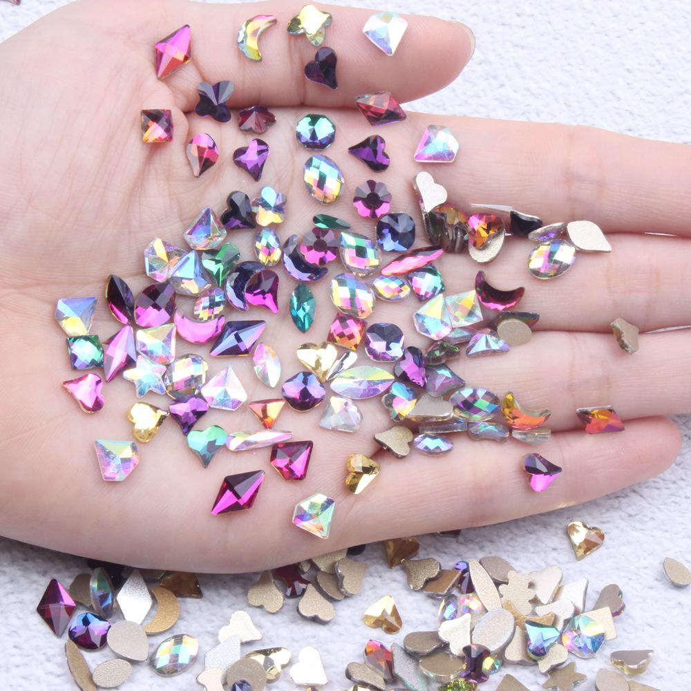 

Аксессуары для нейл-арта Aurora AB Glass: Нерегулярные и квадратные стразы, заколки для волос, самоклеящиеся украшения ручной работы. 50 pieces