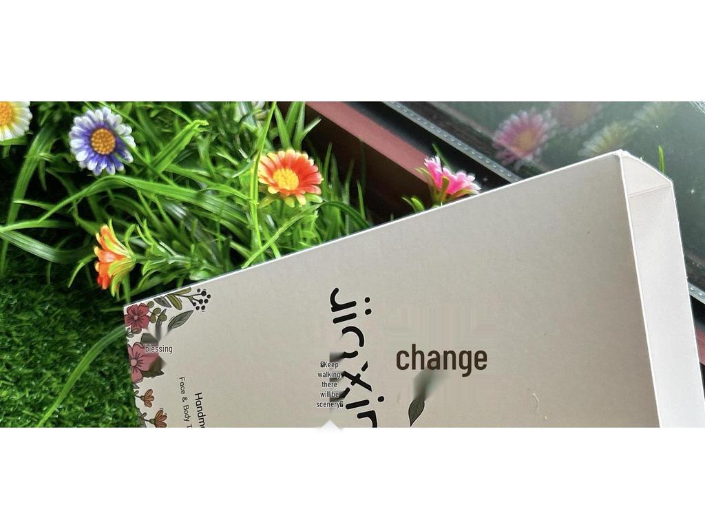 Crystal Strawberry Aromatherapy Essential Oil Soap - Handmade, Long-Lasting Fragrance, Free Shipping