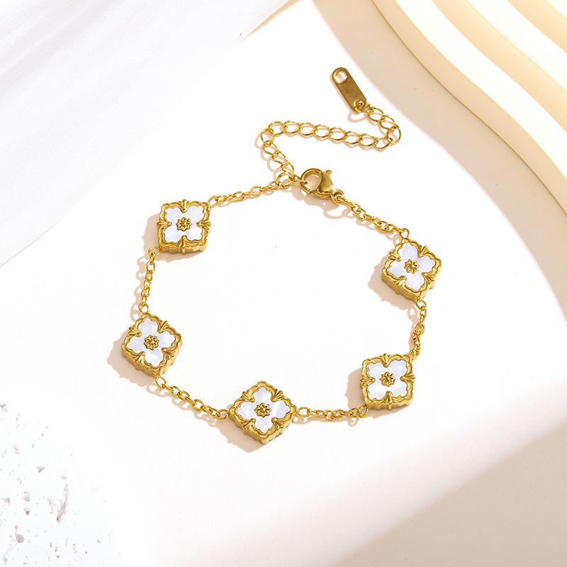 Retro Craftsmanship 18K Titanium Steel Four-Leaf Clover Jewelry Set: Flower Necklace, Bracelet, Earrings.