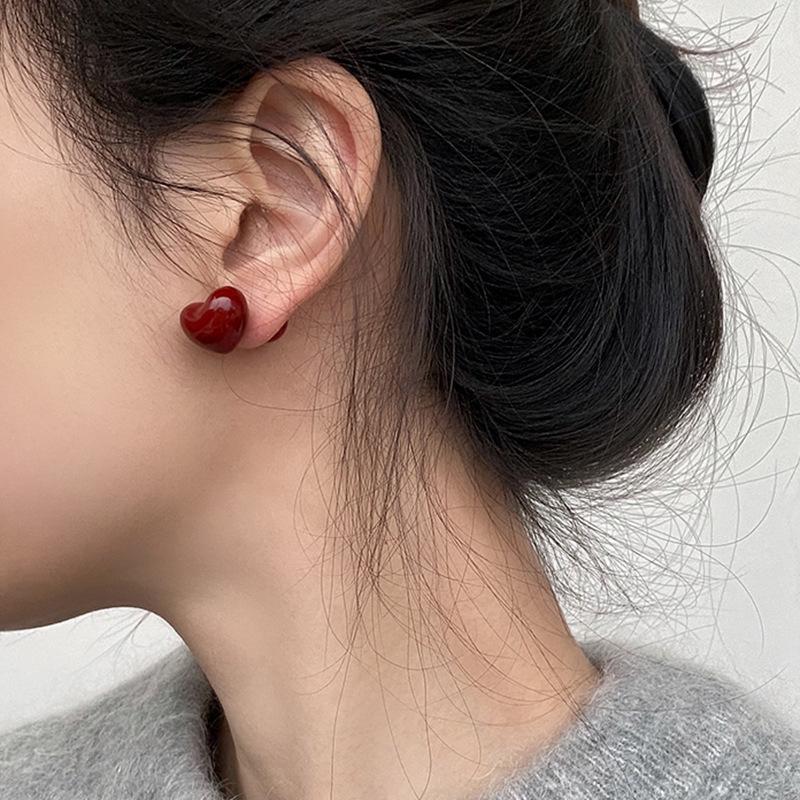 Hong Kong Retro Red Heart Oil Drop Stud Earrings - Elegant, Simple, Versatile Jewelry for Women.