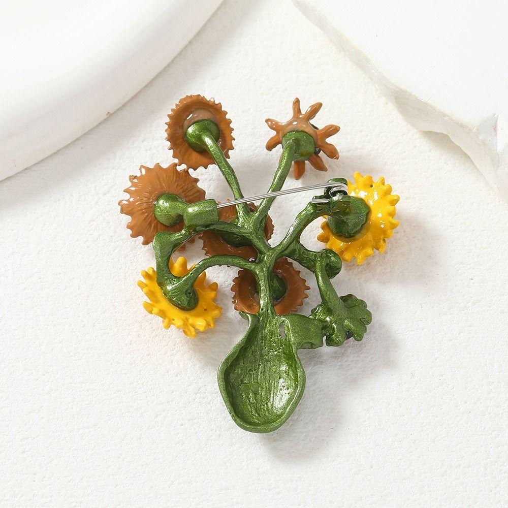 Vintage Oil Painting Sunflower Brooch French Style Corsage Ornament Exquisite Metal Pin  Suit
