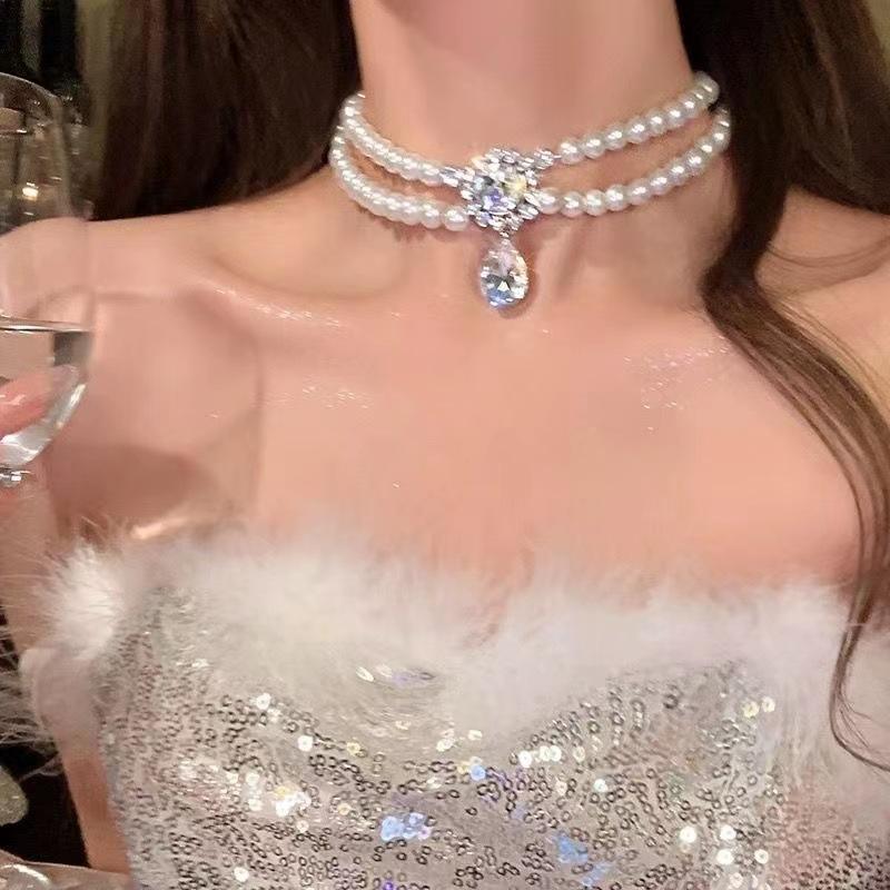 Real gold electroplated pearl and diamond-inlaid floral necklace, niche, fashionable, versatile collarbone chain, elegant and high-end accessory