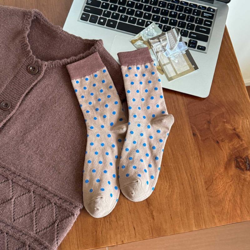 Female Autumn New Style Retro Assorted Stripes In The Tube Pile Socks