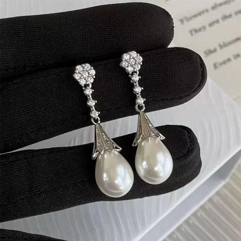 New zircon pearl fringed earrings for women, silver needles, exquisite flowers showing face, thin earrings, earrings.