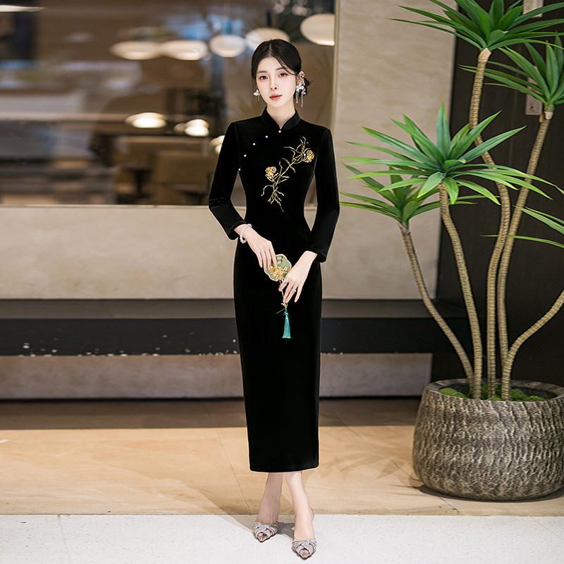 1011 New Chinese-style black velvet embroidered cheongsam women's long-sleeved slim and thin elegant temperament cheongsam daily