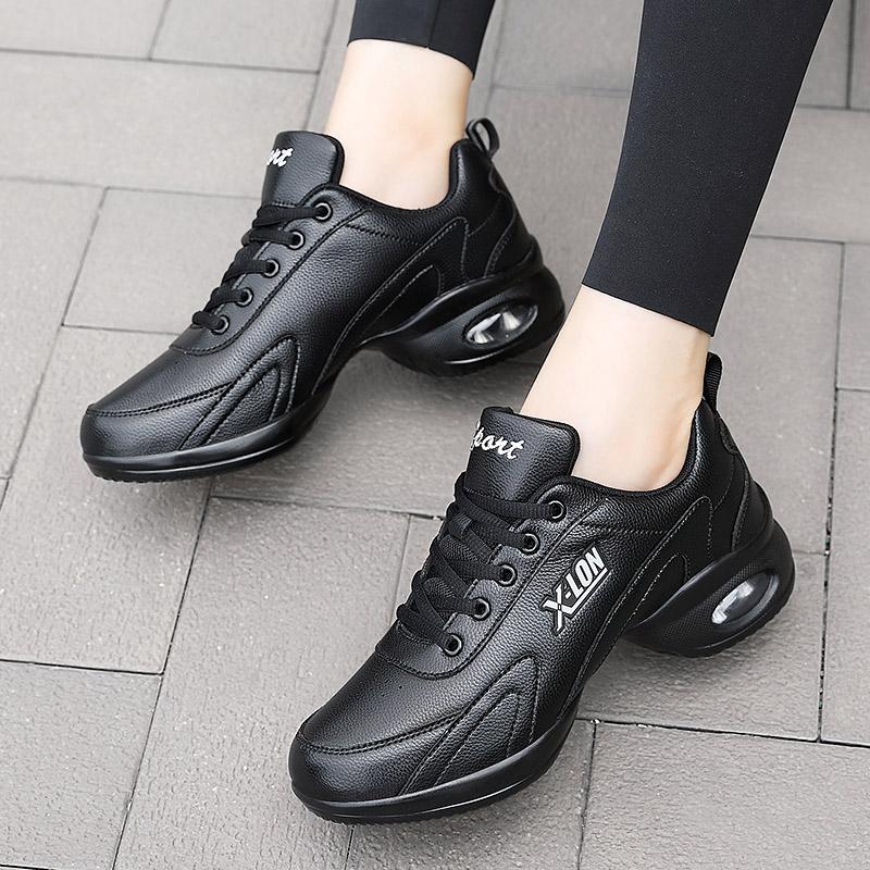 Frühlings- und Sommer-Quadratttanzschuhe, neue Modelle sind auf dem Markt, Tanzschuhe mit weicher Sohle und mittlerem Absatz, atmungsaktive Netz-Tanzschuhe, Matrosen-Tanzmodelle