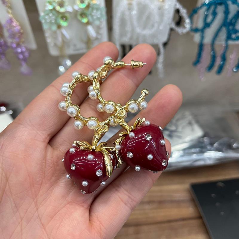 Retro Pearl & Strawberry Earrings: Childlike, Trendy Design for Women
