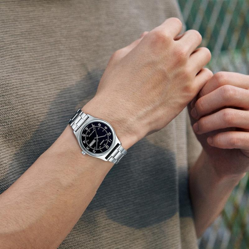 Casio CASIOSTANDARD Series 30 Meters Waterproof Quartz Movement Stainless Steel Strap Japanese and Korean Watch Men's Watch Black Dial MTP-V006D-1B2