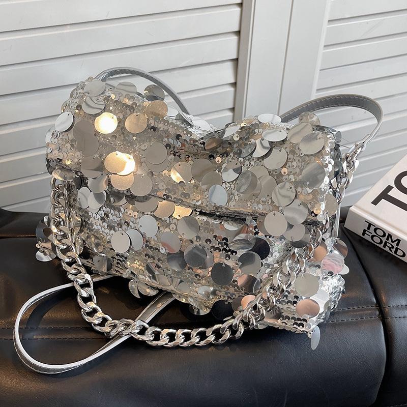 

Niche design bag women s new autumn and winter versatile shoulder messenger bag sequined high-end chain small square bag срібний