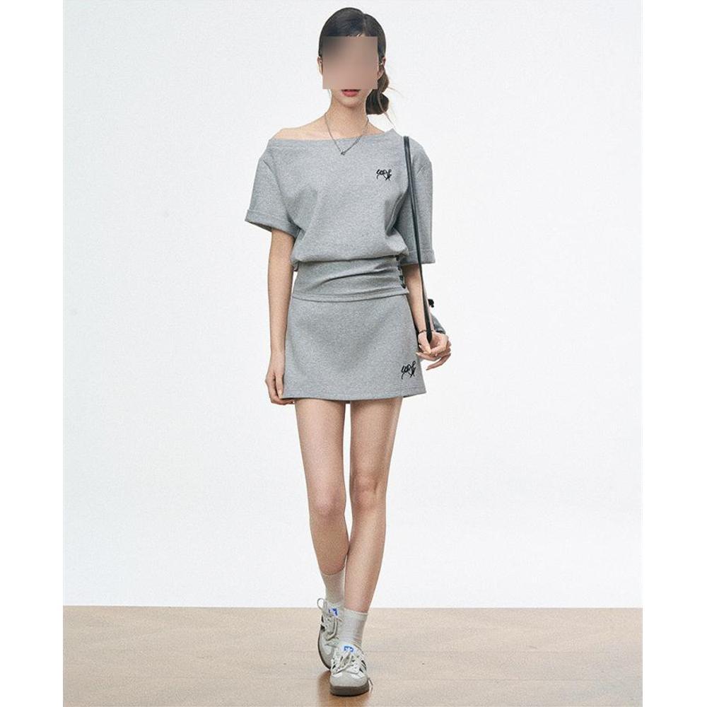 Women's summer simple waist one-word shoulder slant shoulder short-sleeved short skirt two-piece casual sportswear set