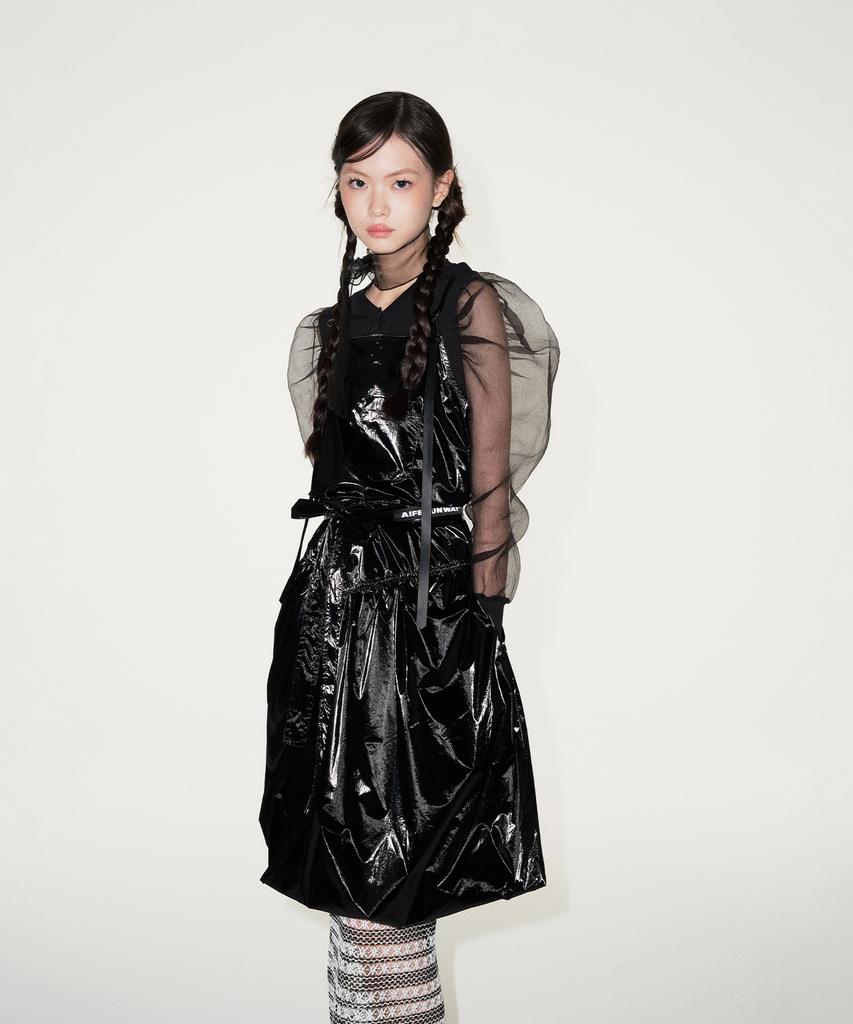 Eipeuleonwei Bubblegum Black Apron Dress