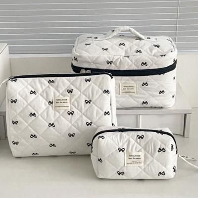 Modische Kirsch-Tragetasche für Damen, Make-up-Tasche, tragbar, niedlich, für Damen, Kosmetiktasche, Toilettenartikel, Handtasche, gesteppte Baumwolle, Reißverschlusstasche