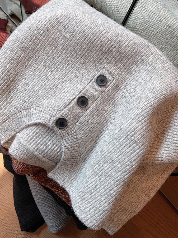 Men's Casual Button-Up Knitwear: Warm, Trendy, Versatile Pullover for Autumn & Winter.