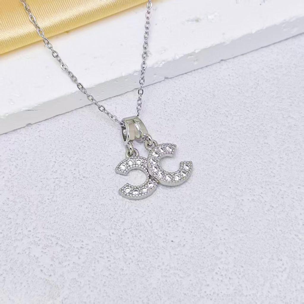 Women's Gold-Plated Copper Necklace: Luxury Fu Lu Pendant Clavicle Chain - Versatile Fashion Accessory
