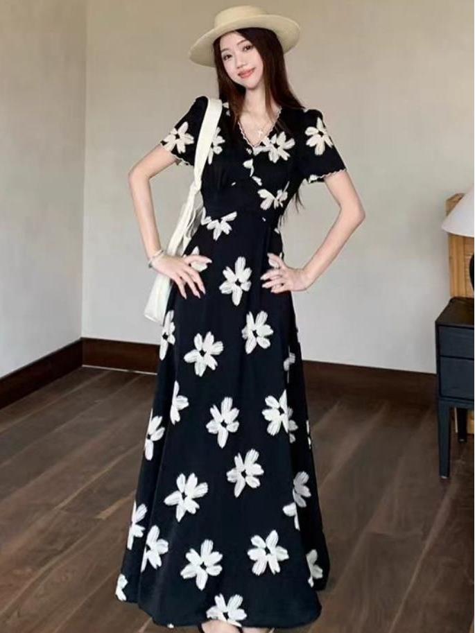 Elegant French-Style Black Floral V-Neck Slimming Long Dress for Women - Summer Collection