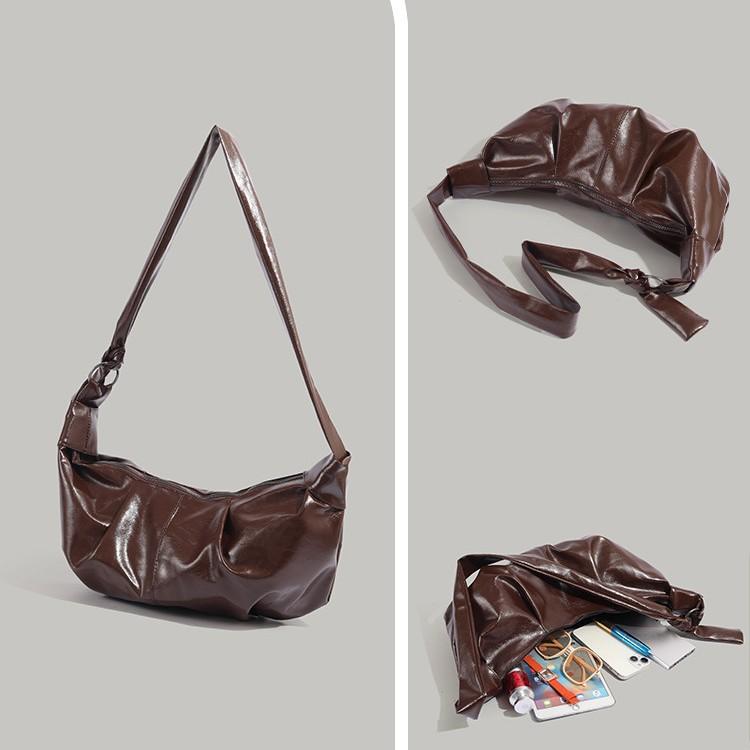 Oil Wax Leather Crossbody Bag for Women 2024 New Autumn Winter Large Capacity Daily Commute Versatile Crescent Dumpling Bag