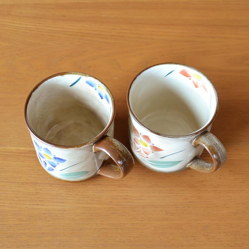 A Lovely Pair of Arita Ware Mugs and Coffee Cups, Perfect As a Retirement Gift. Presented In a Wooden Box with a Touch of Appreciation.