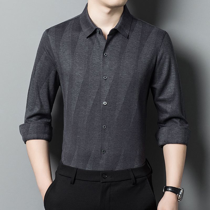 Осенняя мужская шерстяная рубашка в вертикальную полоску для среднего возраста — фото 3