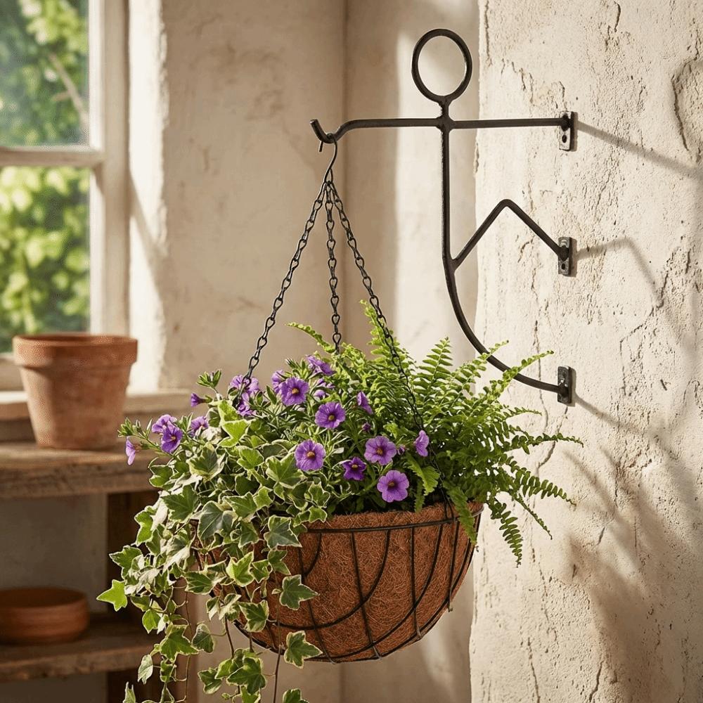 Abstrakte Form Schmiedeeisen Blumenregal Rostbeständige Dekorative Hängekorbhalter Saubere Linien Blumenständer Terrasse