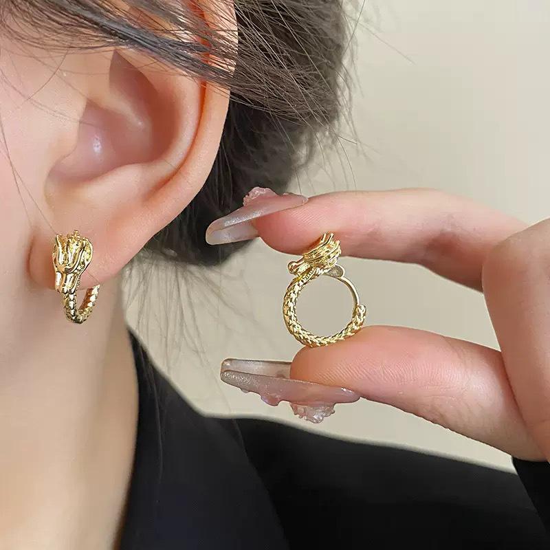 Women's Luxury Textured Metal Hoop Earrings - Versatile Niche Design