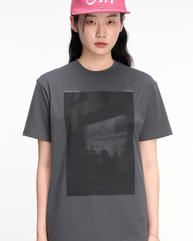 THEMUSEUMVISITOR Gallery Artwork T-Shirt (Charcoal)