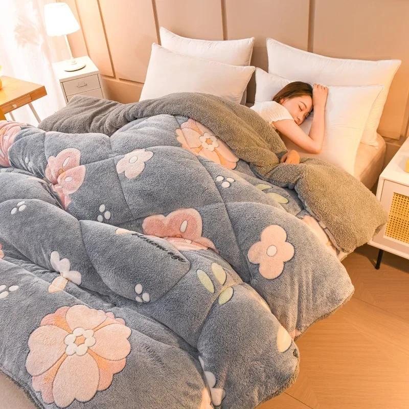 Superior Warm Fabric Double-sided Velvet Blanket Thick Warm Delicate and Soft Quilt Plush Single Students Dormitory Comforter