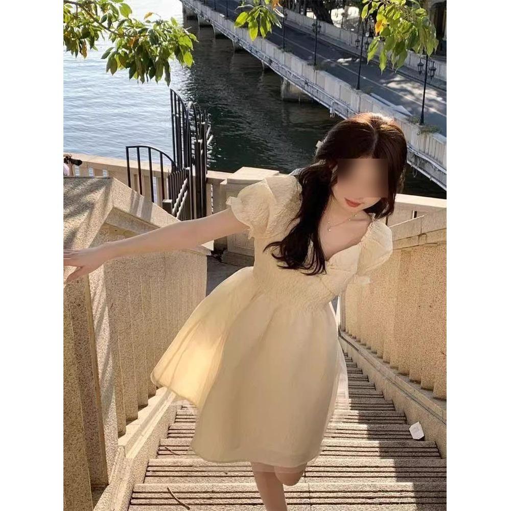 

Маленькое летнее платье принцессы с рукавами-фонариками и бантом L