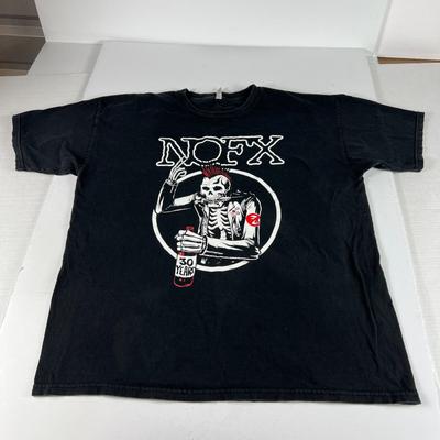 NOFX Punk Rock Band 30th Anniversary Shirt Fits Large Black Graphic Tee Tag XL Unisex T-Shirt