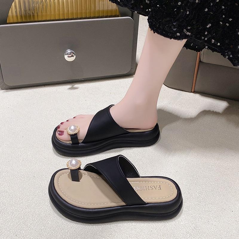 Soft Leather Pearl Cool Slippers Women's 2025 Summer New Beautiful Temperament Set Toe Platform Student Word Beach Shoes Women