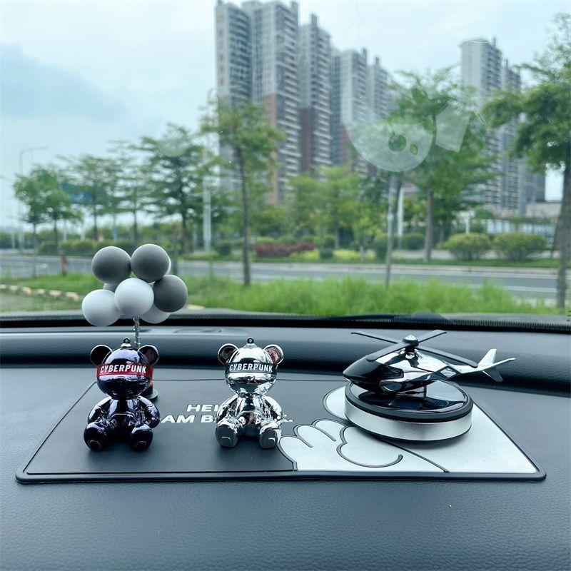 Bear Car Ornament, Aromatherapy, Odor Removal, Long-lasting Fragrance In The Car, Light Fragrance Decoration, Solar Car Helicopter