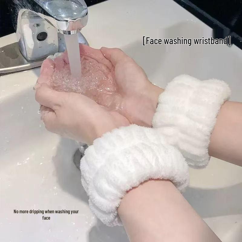 Water-Absorbent Wristbands & Arm Sleeves: Moisture-Proof, Sleeve Protection, Sweat-Absorbing, Ideal for Face Washing, Sports, and Formal Wear.