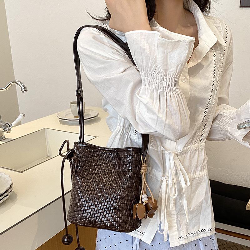2026 Summer Women's Fashion Single Shoulder Crossbody Bucket Bag - PU Woven Texture, Phone Holder, Ideal for Vacation