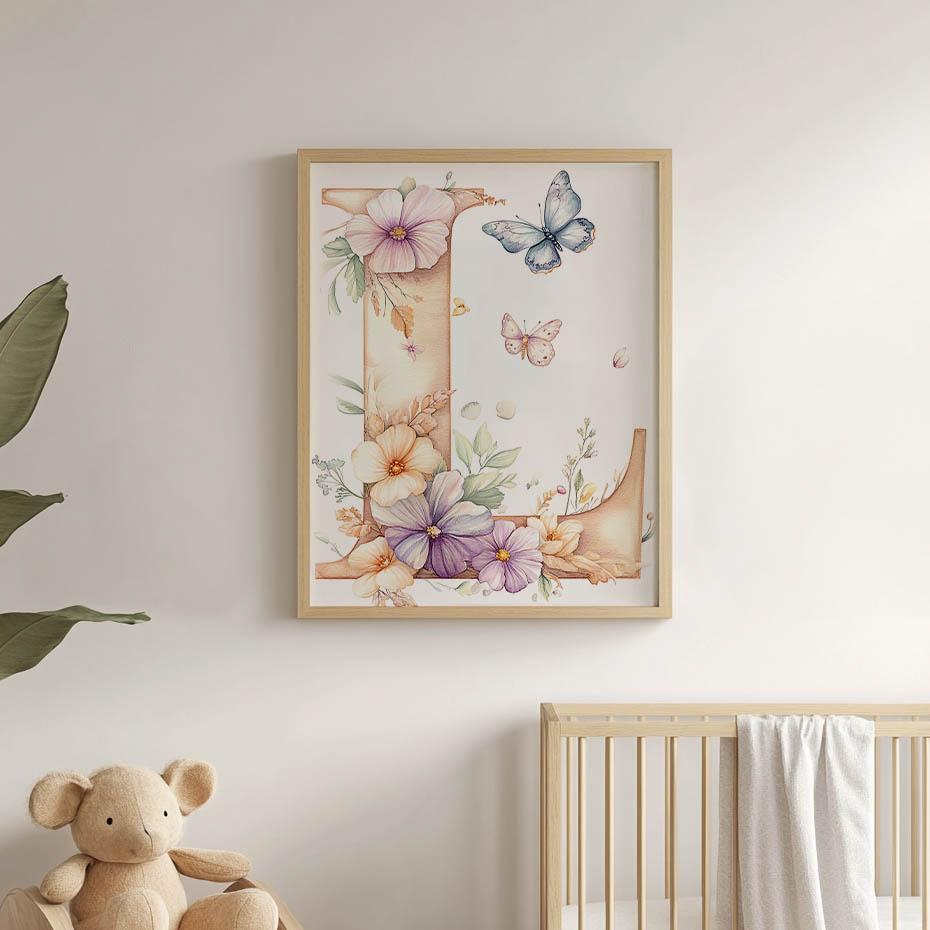 Poster "L" i blommor och fjärilar Poster "L" i blommor och fjärilar, 30X40 cm, Guld aluminiumram, Matt papper 230 gsm