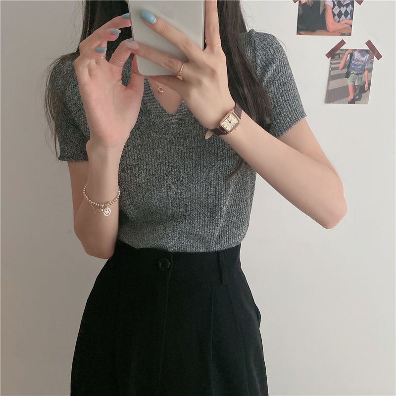 Grey V-neck Short Sleeved T-shirt for Women's Summer Thin Design Sweet and Spicy Girl Slim Fit Short Knitted Top