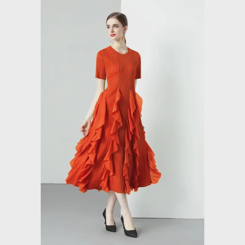 Miyake 2024 Plisowana sukienka z falbaną: Okrągły dekolt, Długie i krótkie rękawy, Wysoki stan, Wąski krój, Elegancki design