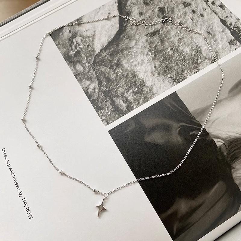 Star-Shaped Asymmetrical Patchwork Necklace: Korean-Style Clavicle Chain with Unique Design.