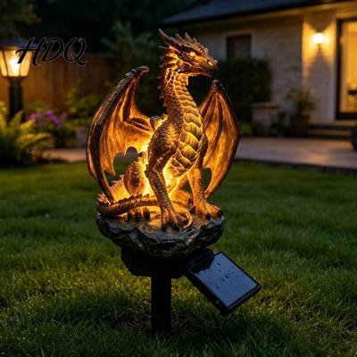 Sculpture de Jardin Fantastique avec Dragon Lumineux Lampe Solaire de Jardin Statue Gothique Médiévale d'Extérieur Lampe Étanche Idées Cadeaux pour Amoureux Résine pour Patio