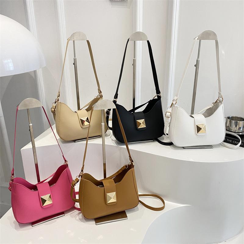 Simple new Korean version ins shoulder bag women's commuting foreign style fashion temperament exquisite solid color oily leather messenger bag